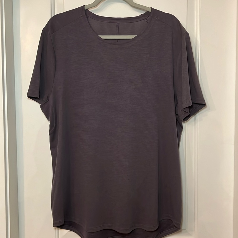 Men’s Lululemon shirt
